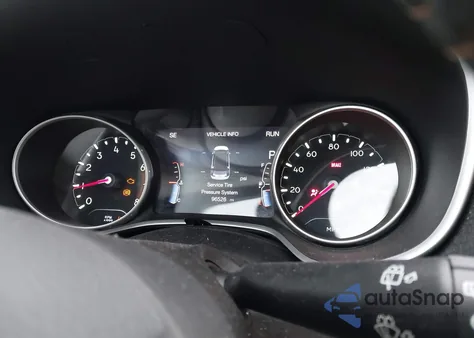 2018 Jeep Compass Latitude 4X4 z USA, uszkodzony, nr VIN 3C4NJDBB4JT113978